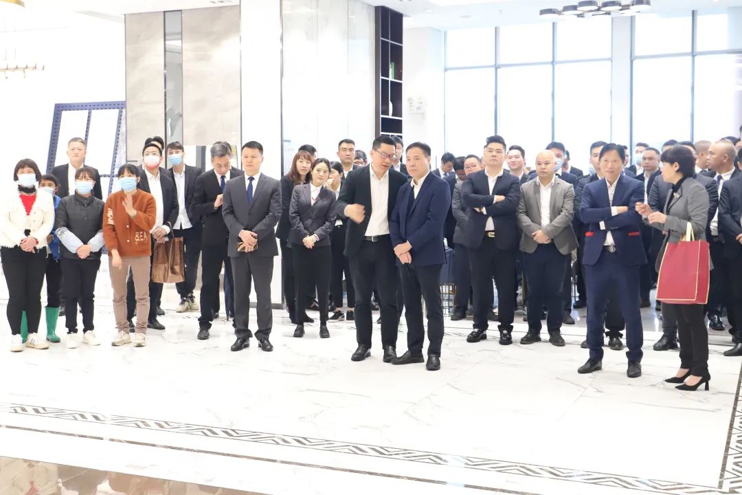 918博天堂地砖公司高层及部分代表前往南海、清远生产基地，配合庆祝瓷砖地砖生产基地开工